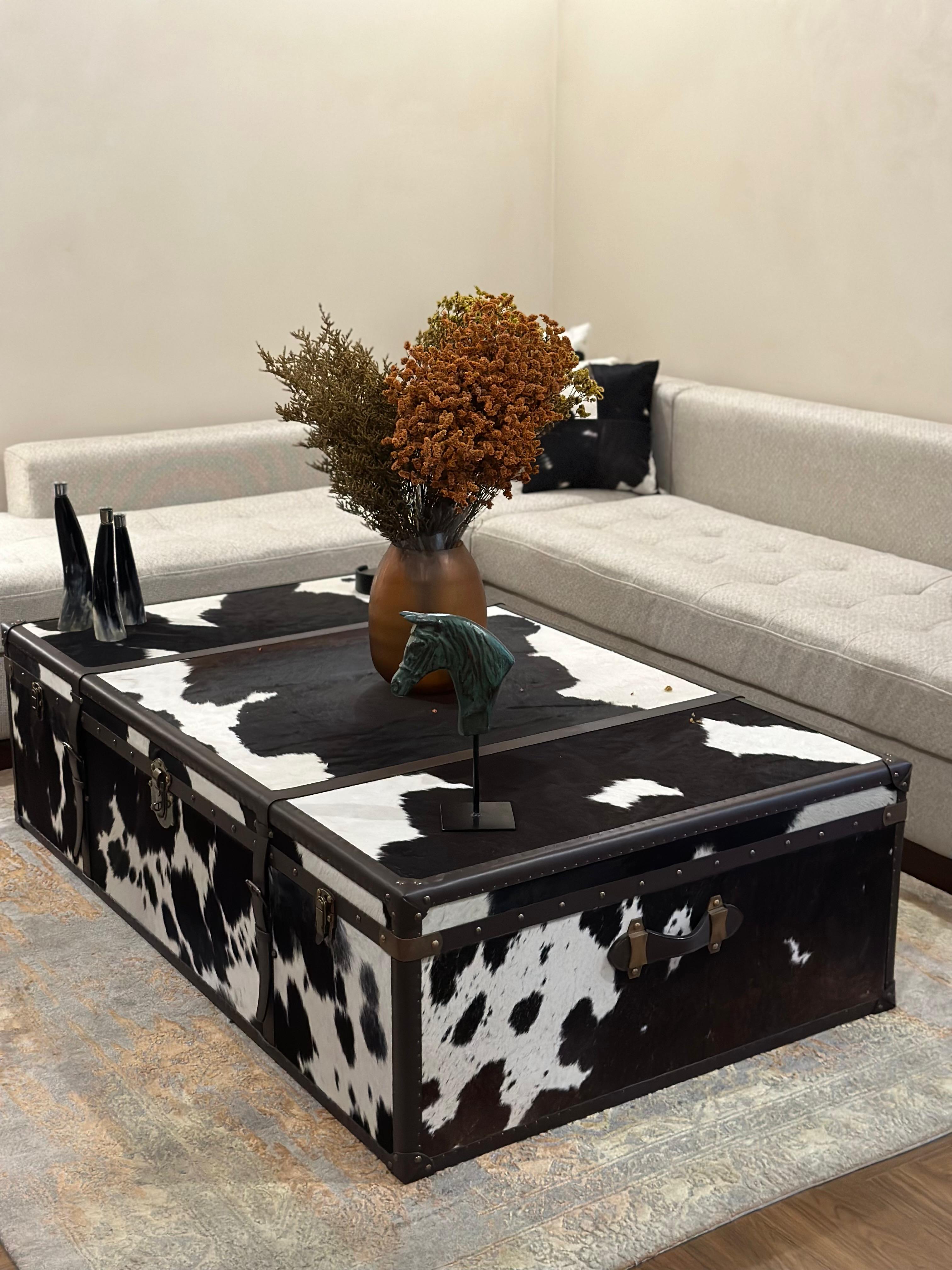 Gstaad Trunk Table