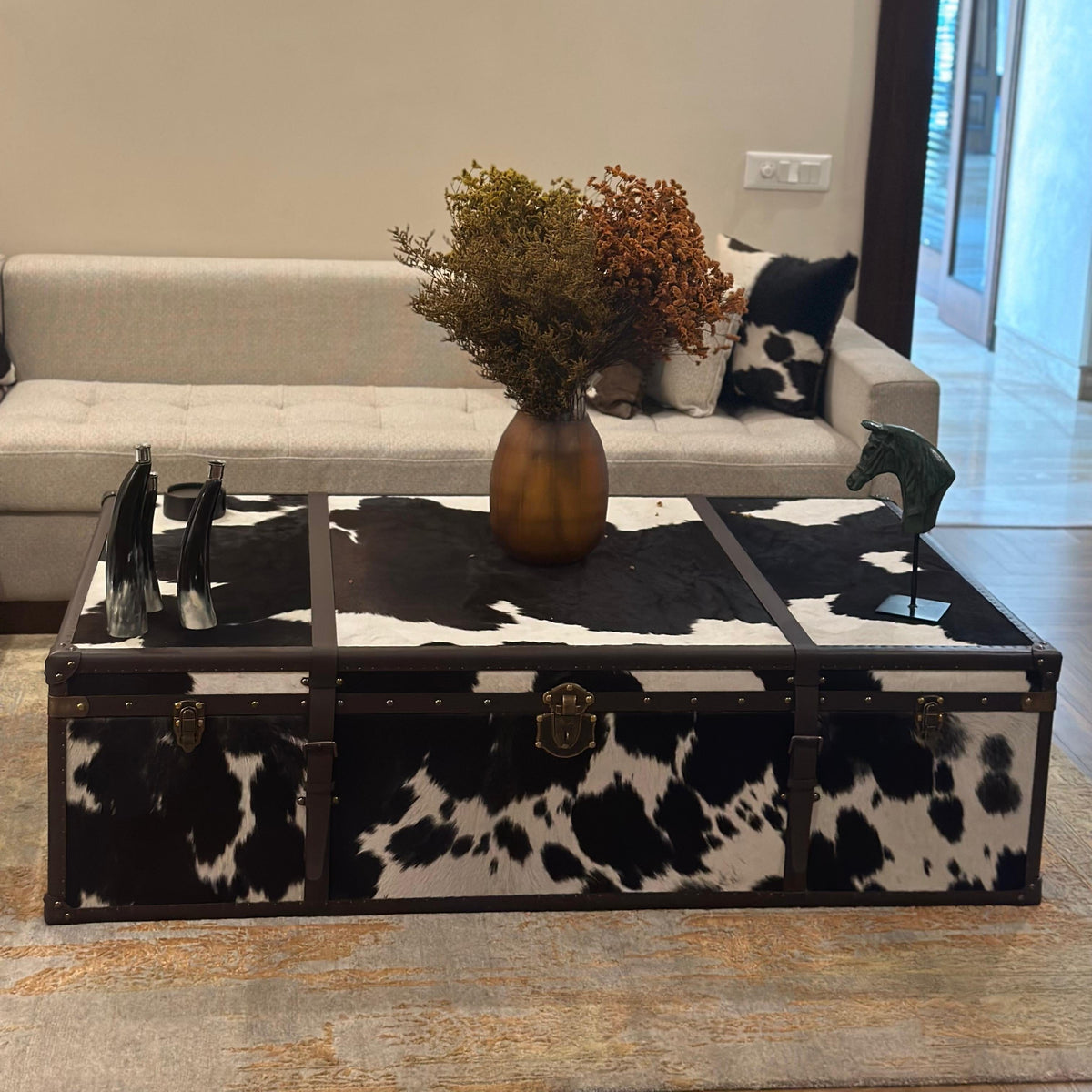 House Of Anantaa Furniture Black/White Gstaad Trunk Table