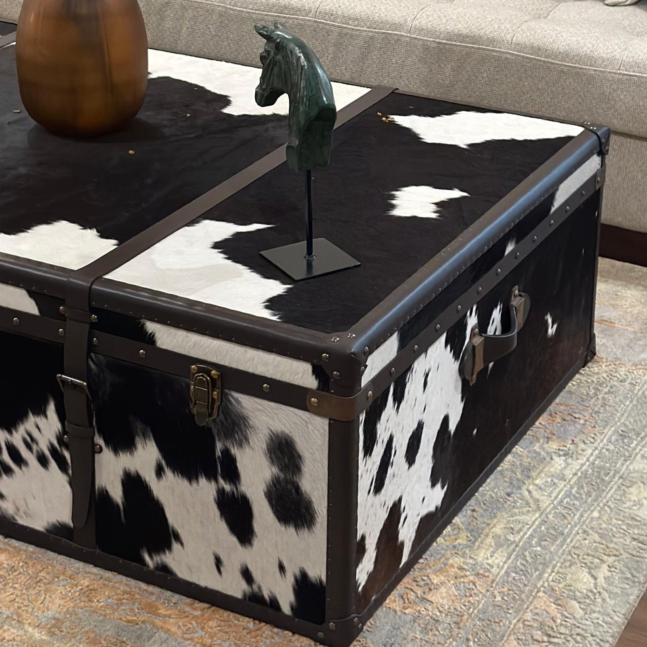 House Of Anantaa Furniture Black/White Gstaad Trunk Table