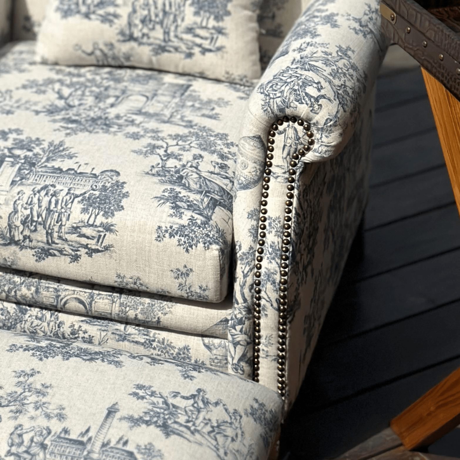 House Of Anantaa Furniture White/Blue Syrah Sofa Chair